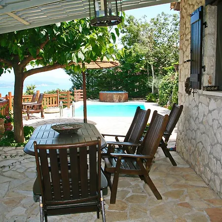 Arethousa Vila *